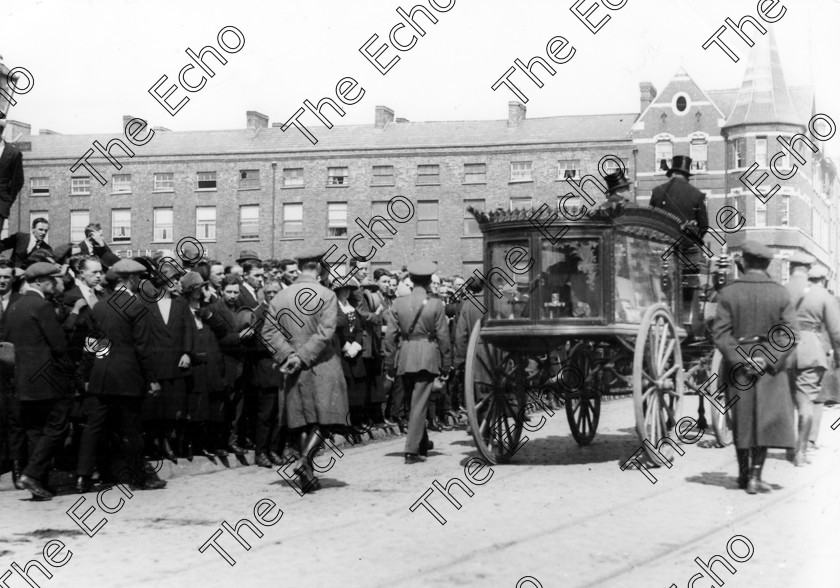 michael collins 2 
 pics from mihael collins supplement 
funeral passing over Patricks Bridge .
ref 1506 MICHAEL C0LLINS BLACK AND WHITE PICS, SURE THEY WERE ALL BLACK AND WHITE 02 IRISH HISTORY 02