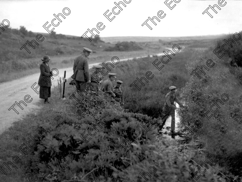 430712 
 Please archive -
Irish Free State Army personnel at the scene of the shooting of Michael Collins at Beal na Blath.
Ref. 8B 01/06/1923
old black and white soldiers politics