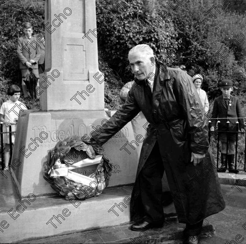 849170 
 For 'READY FOR TARK'
General Sean MacEoin lays a wreath at the Beal na mBlath monument in August 1963 Ref. 974M Old black and white michael collins irish civil war